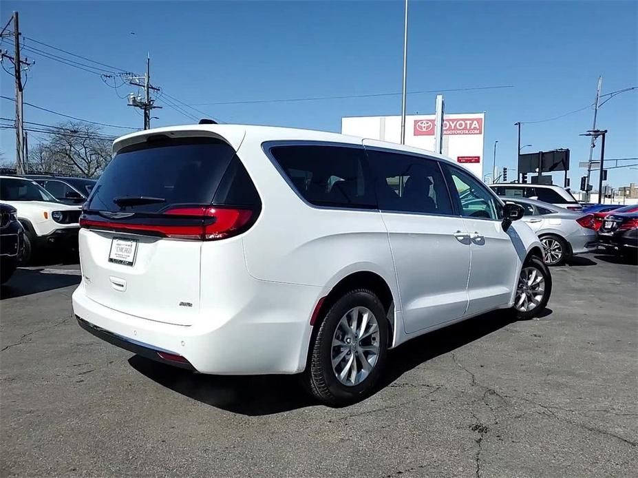 new 2024 Chrysler Pacifica car, priced at $45,086