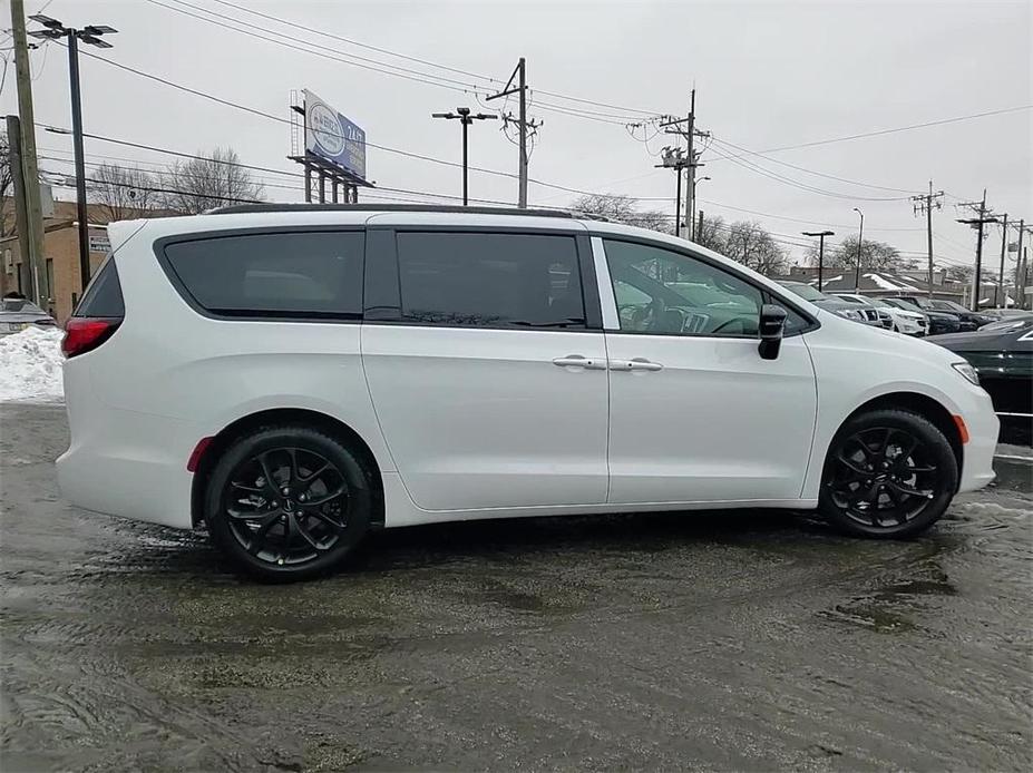 new 2024 Chrysler Pacifica car, priced at $40,249