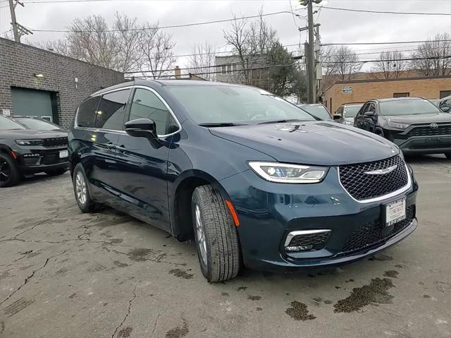 new 2025 Chrysler Pacifica car, priced at $35,357