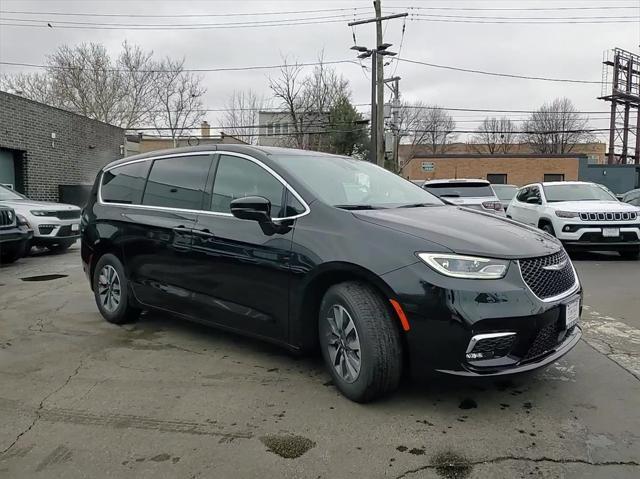 new 2025 Chrysler Pacifica Hybrid car, priced at $37,030