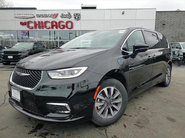 new 2025 Chrysler Pacifica Hybrid car, priced at $37,030