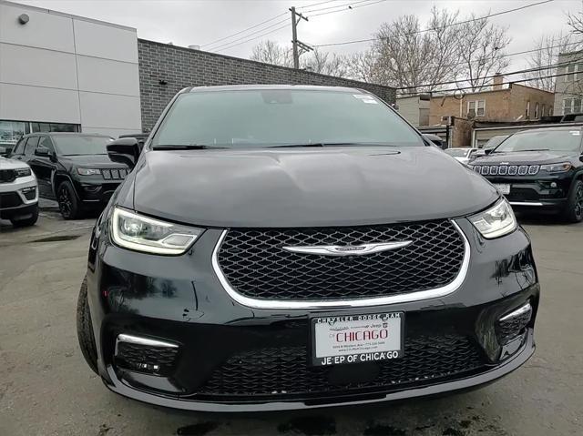 new 2025 Chrysler Pacifica Hybrid car, priced at $37,030