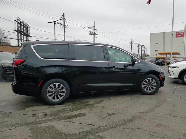 new 2025 Chrysler Pacifica Hybrid car, priced at $37,030