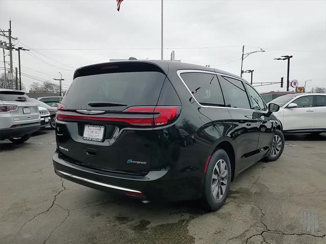 new 2025 Chrysler Pacifica Hybrid car, priced at $37,030