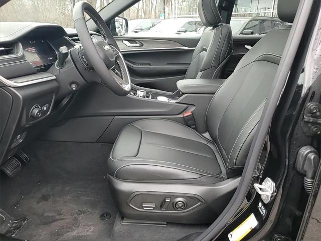new 2025 Jeep Grand Cherokee L car, priced at $49,042