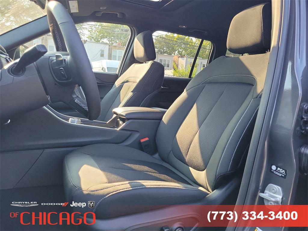 new 2025 Jeep Grand Cherokee car, priced at $35,778