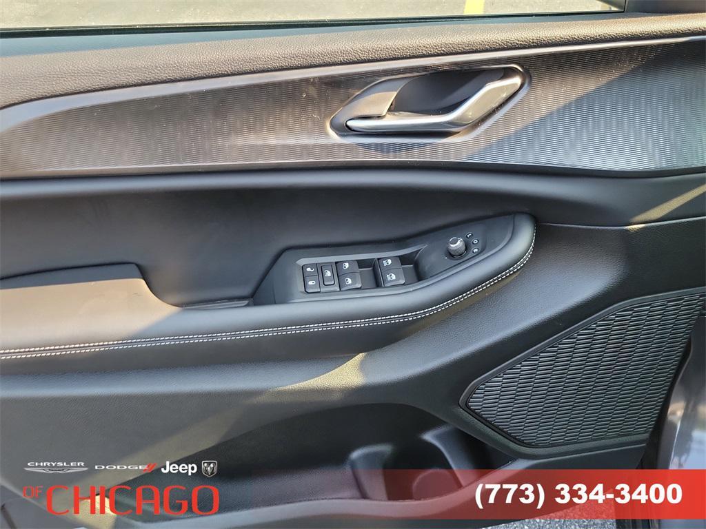 new 2025 Jeep Grand Cherokee car, priced at $35,778