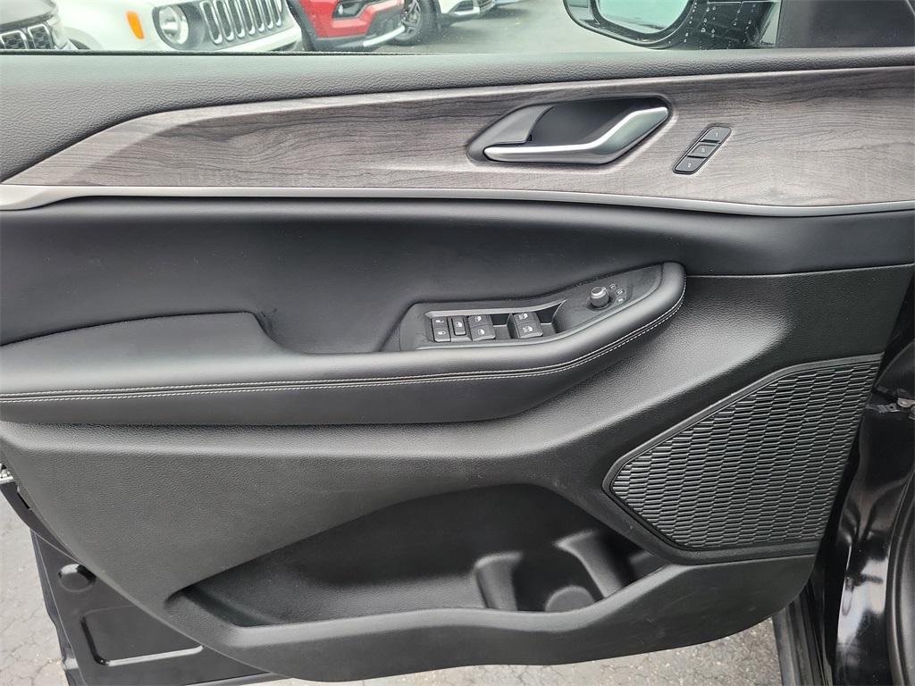 used 2024 Jeep Grand Cherokee car, priced at $31,250