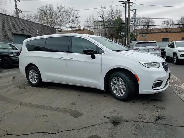 new 2025 Chrysler Pacifica car, priced at $35,017