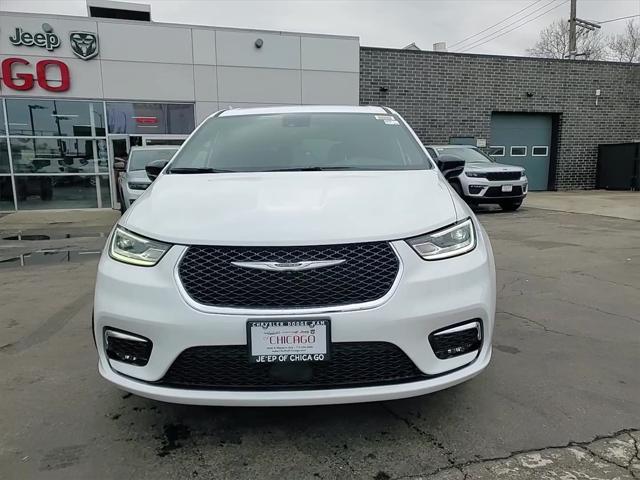 new 2025 Chrysler Pacifica car, priced at $35,938