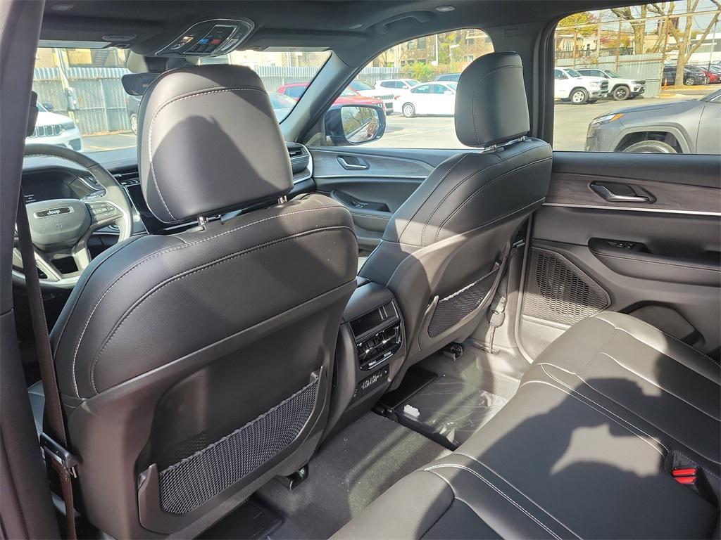 used 2025 Jeep Grand Cherokee car, priced at $40,000