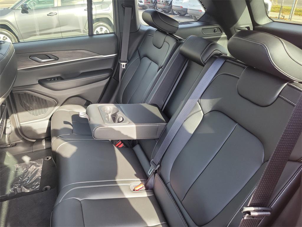 used 2025 Jeep Grand Cherokee car, priced at $40,000