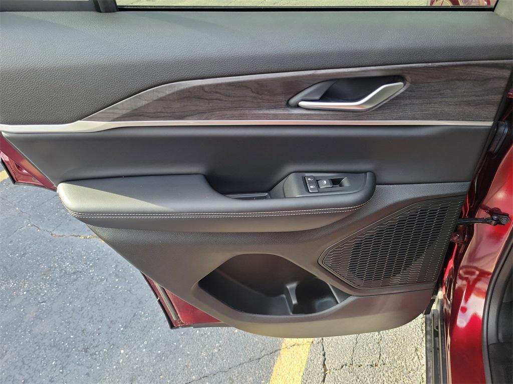 used 2025 Jeep Grand Cherokee car, priced at $40,000