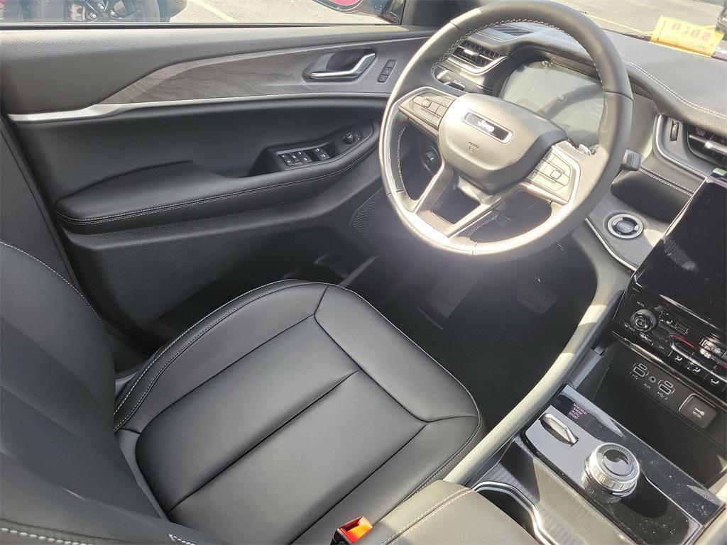 used 2025 Jeep Grand Cherokee car, priced at $40,000