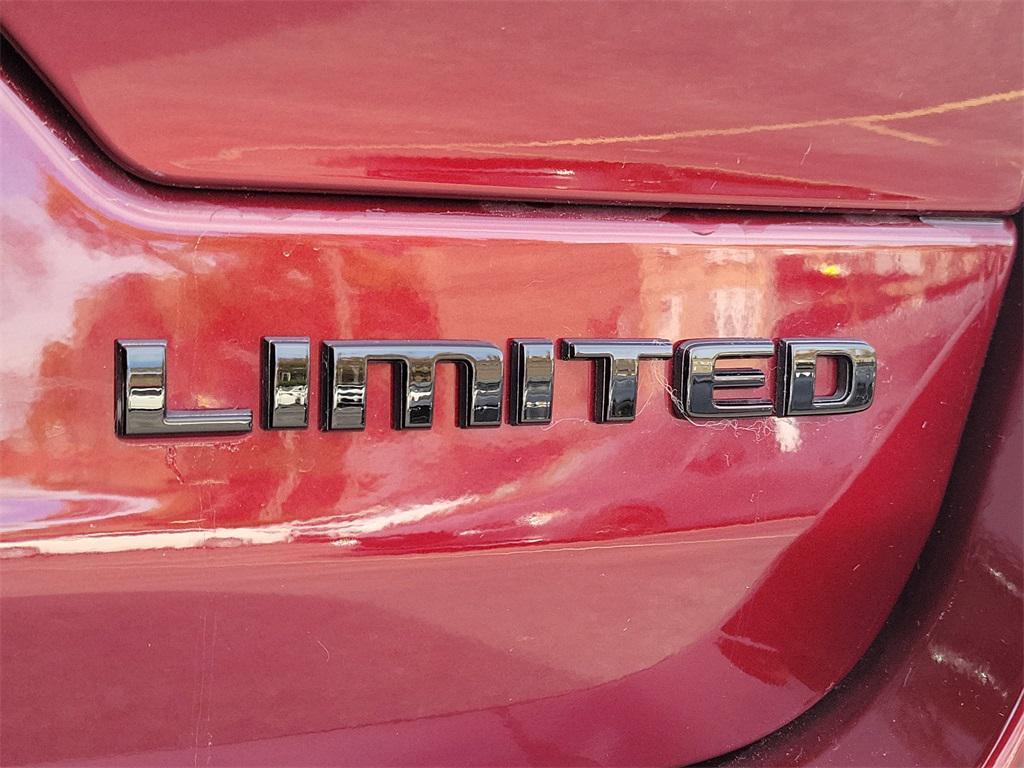 used 2025 Jeep Grand Cherokee car, priced at $40,000