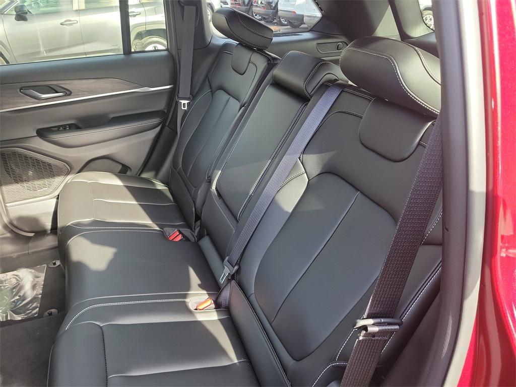 used 2025 Jeep Grand Cherokee car, priced at $40,000