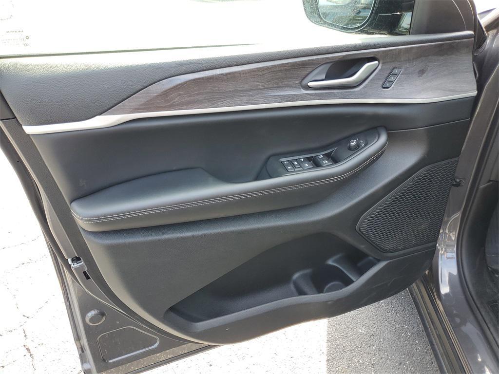 used 2024 Jeep Grand Cherokee L car, priced at $36,296