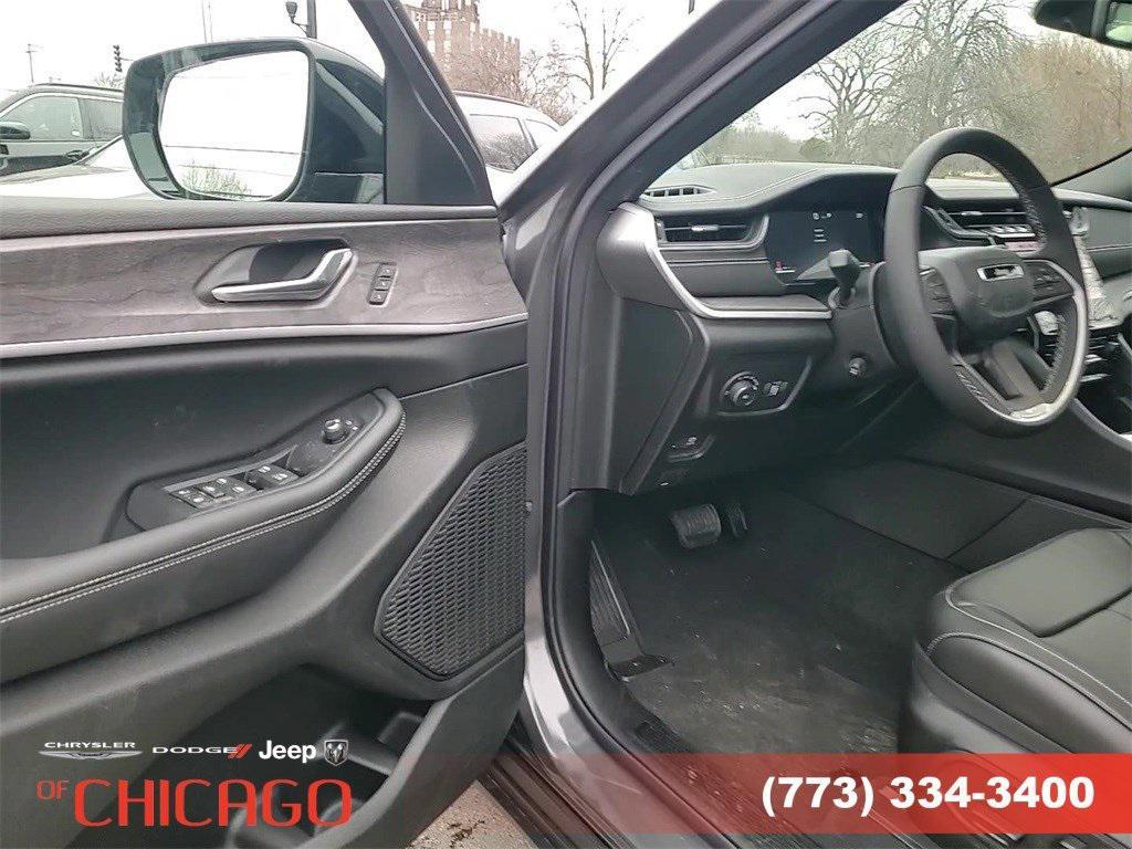 new 2025 Jeep Grand Cherokee car, priced at $42,294