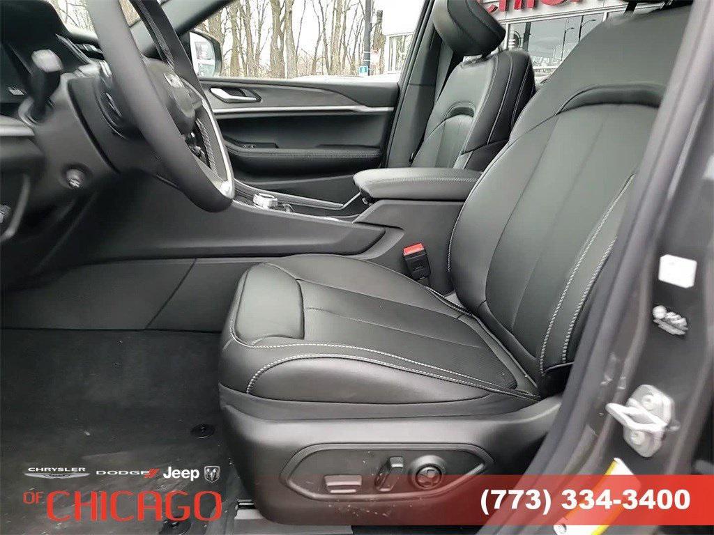 new 2025 Jeep Grand Cherokee car, priced at $42,294