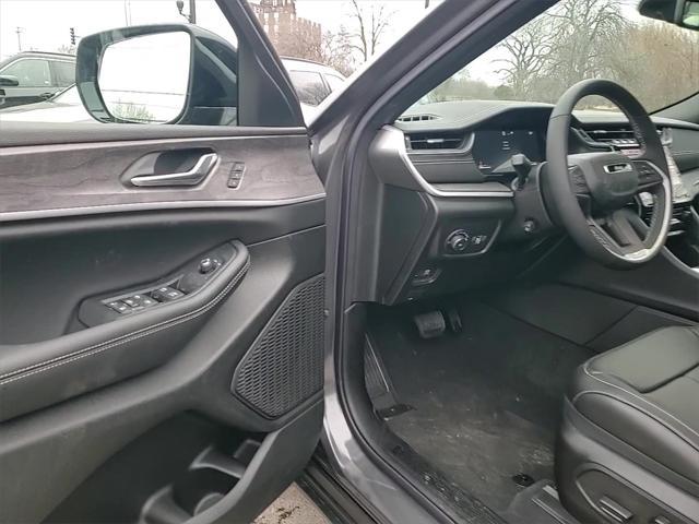 new 2025 Jeep Grand Cherokee car, priced at $45,581
