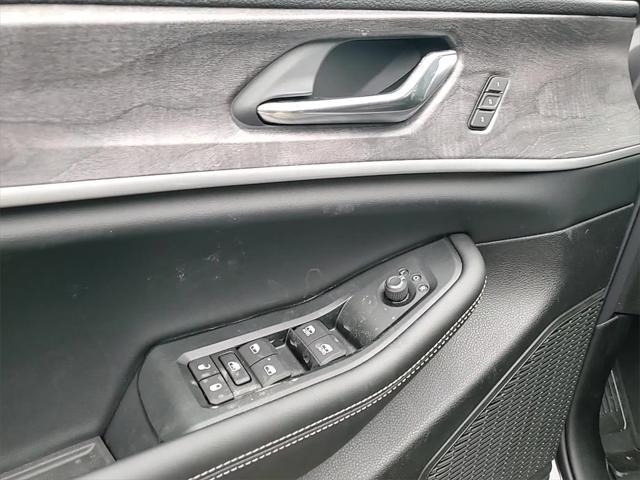 new 2025 Jeep Grand Cherokee car, priced at $45,581