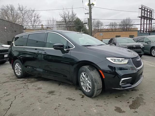 new 2025 Chrysler Pacifica car, priced at $35,357