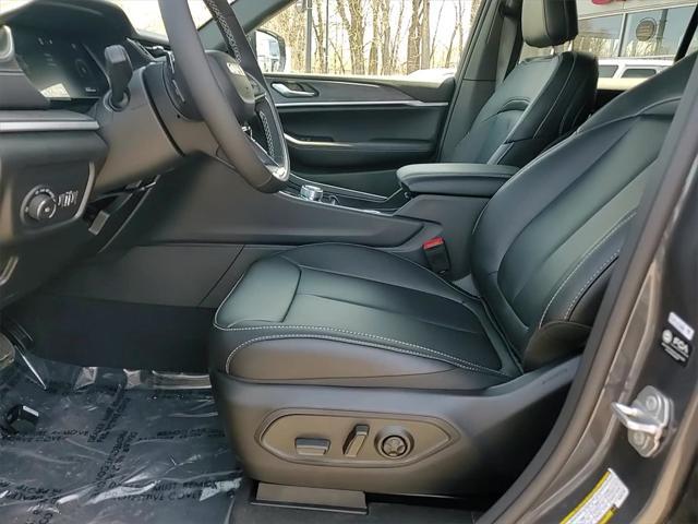 new 2025 Jeep Grand Cherokee car, priced at $40,358