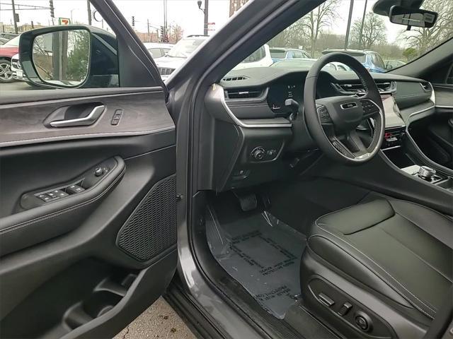 new 2025 Jeep Grand Cherokee car, priced at $39,595