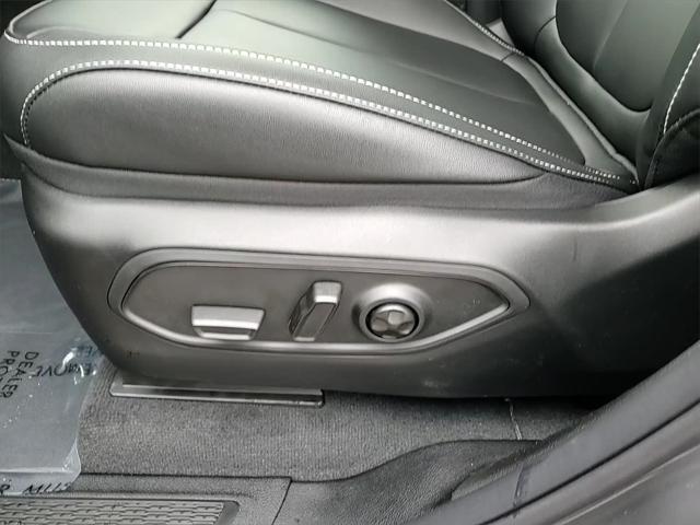 new 2025 Jeep Grand Cherokee car, priced at $39,595