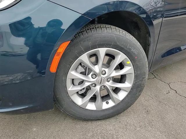 new 2025 Chrysler Pacifica car, priced at $39,253