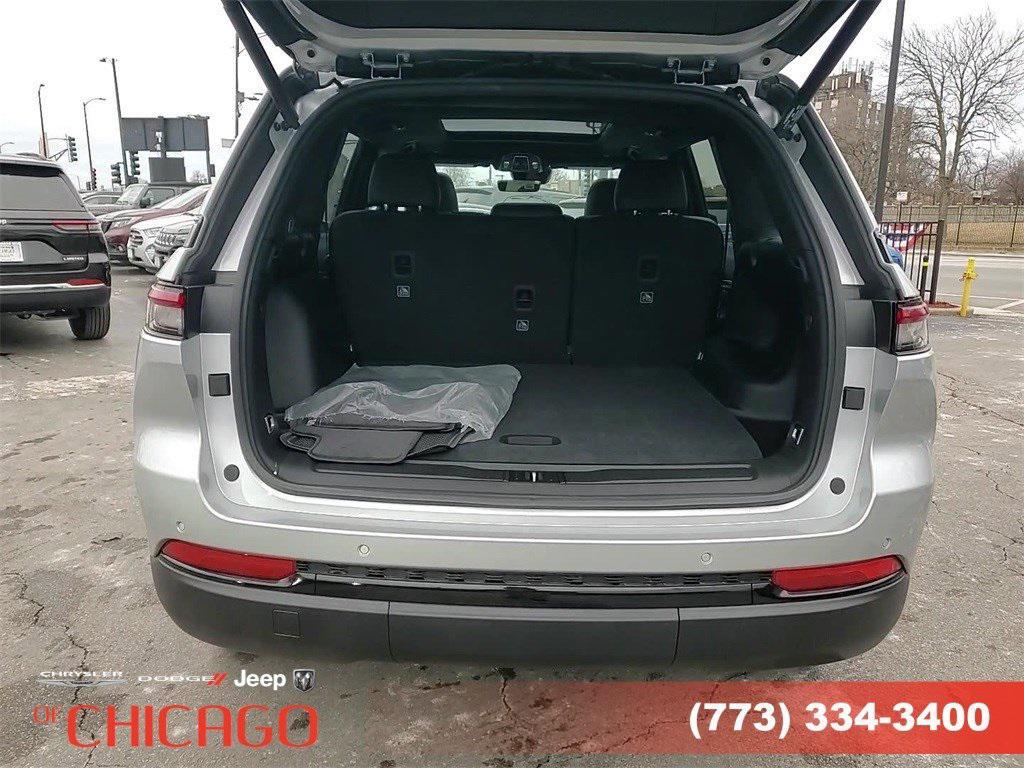 new 2025 Jeep Grand Cherokee car, priced at $38,876