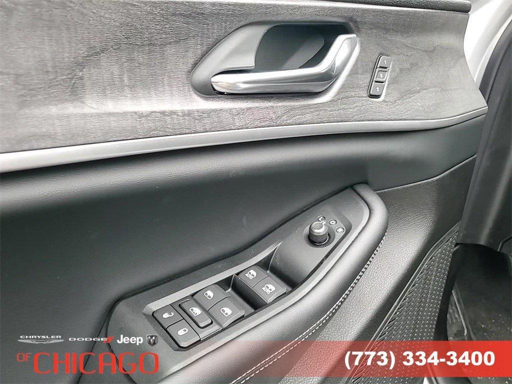 new 2025 Jeep Grand Cherokee car, priced at $38,876