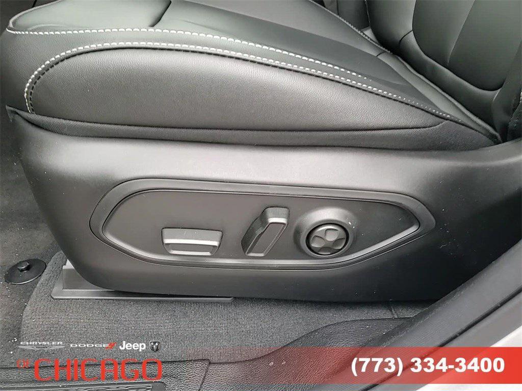 new 2025 Jeep Grand Cherokee car, priced at $38,876