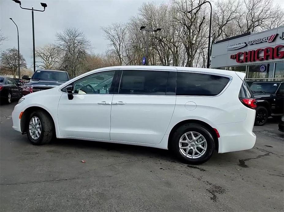 new 2024 Chrysler Pacifica car, priced at $38,274