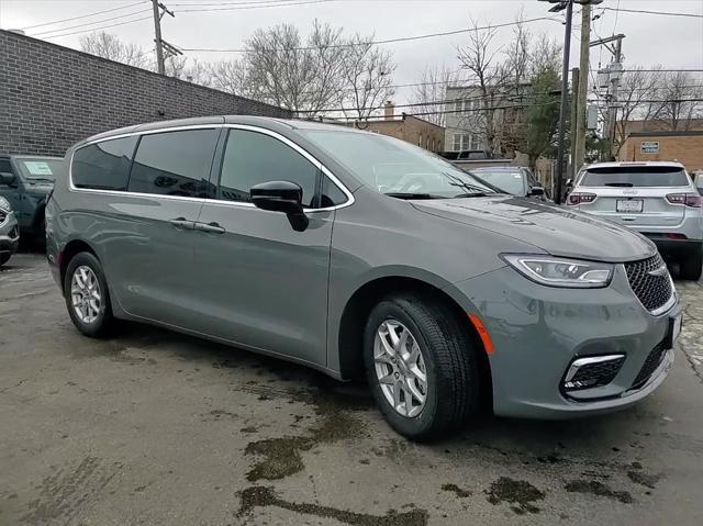 new 2025 Chrysler Pacifica car, priced at $35,357