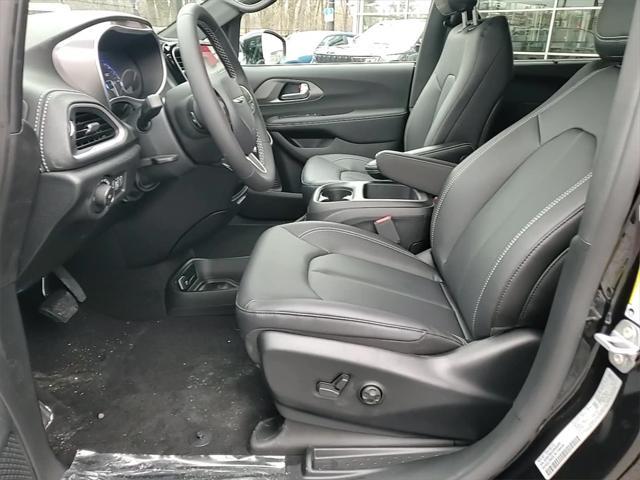 new 2025 Chrysler Pacifica car, priced at $38,783