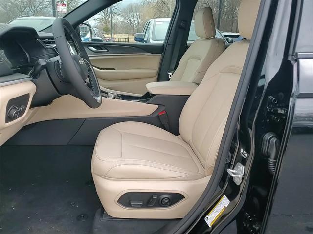 new 2025 Jeep Grand Cherokee car, priced at $39,403