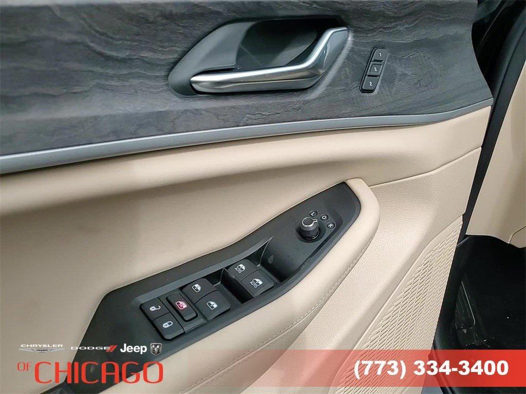 new 2025 Jeep Grand Cherokee car, priced at $36,180