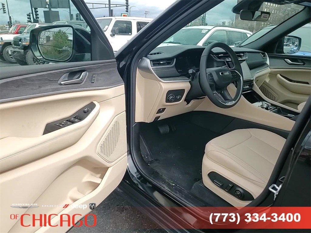new 2025 Jeep Grand Cherokee car, priced at $36,180