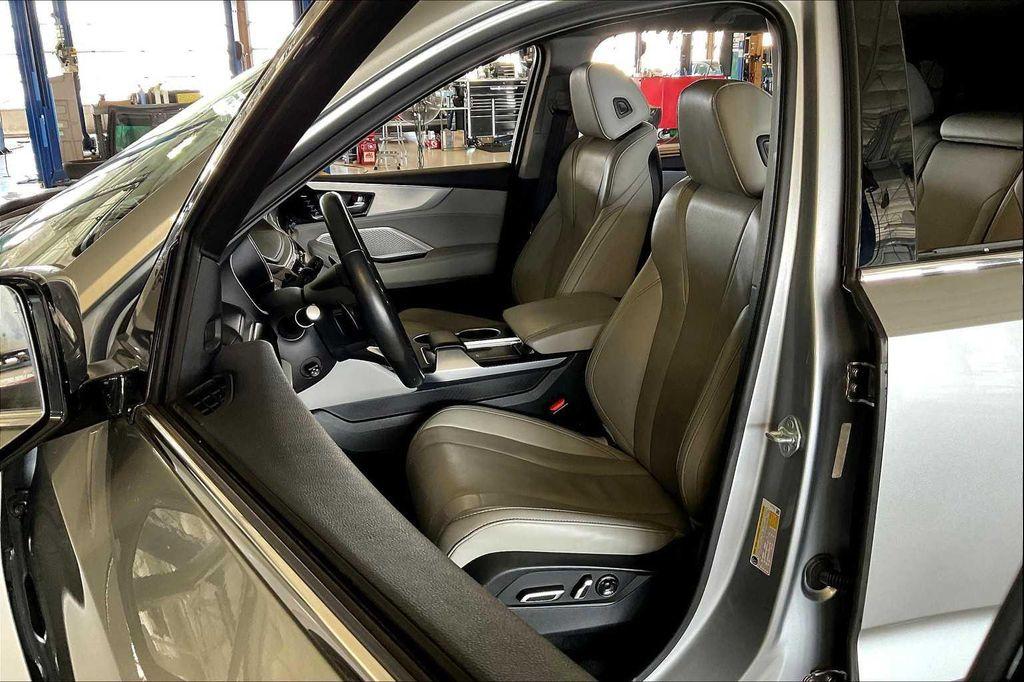 used 2024 Acura MDX car, priced at $40,996