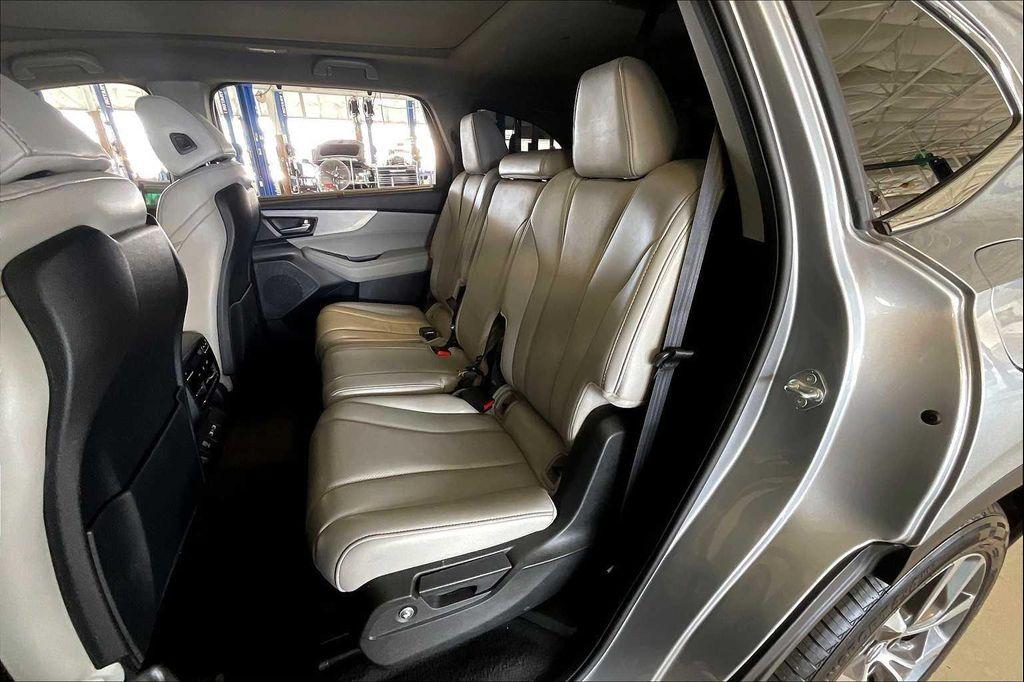 used 2024 Acura MDX car, priced at $40,996