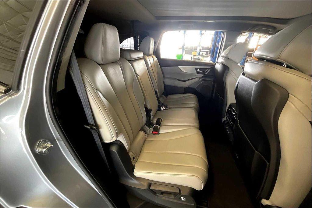 used 2024 Acura MDX car, priced at $40,996