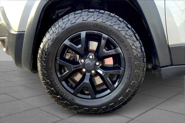 used 2016 Jeep Cherokee car, priced at $11,695