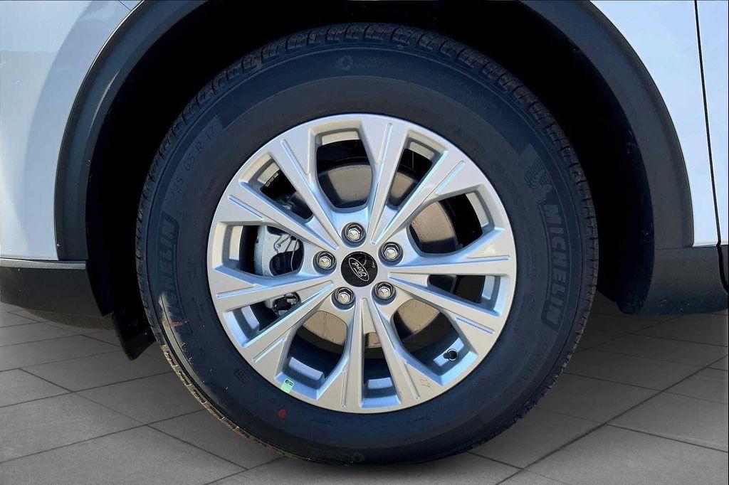 new 2025 Ford Escape car, priced at $30,018