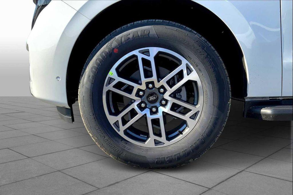 new 2025 Ford Expedition car, priced at $70,835