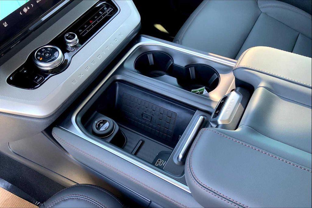 new 2025 Ford Expedition car, priced at $70,835