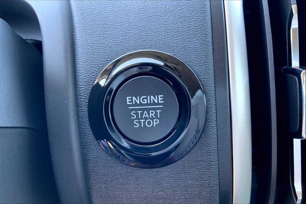 new 2025 Ford Expedition car, priced at $70,835