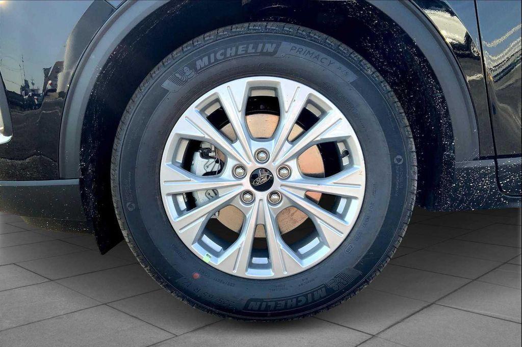 new 2025 Ford Escape car, priced at $30,018
