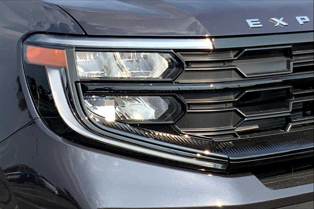 new 2025 Ford Expedition car, priced at $70,335