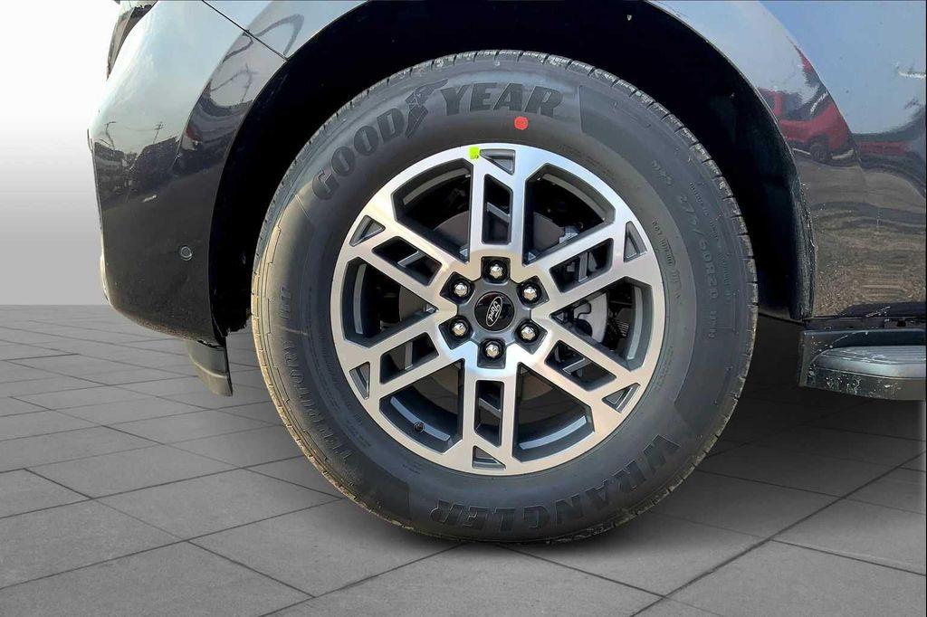 new 2025 Ford Expedition car, priced at $70,335